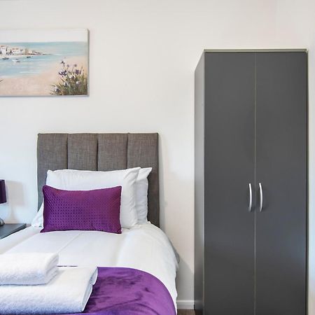 Onsitestays - Cosy 2-Bedroom Apartment With Private Entrance & Long Stay Prices เกรฟเซ็นด์ ภายนอก รูปภาพ