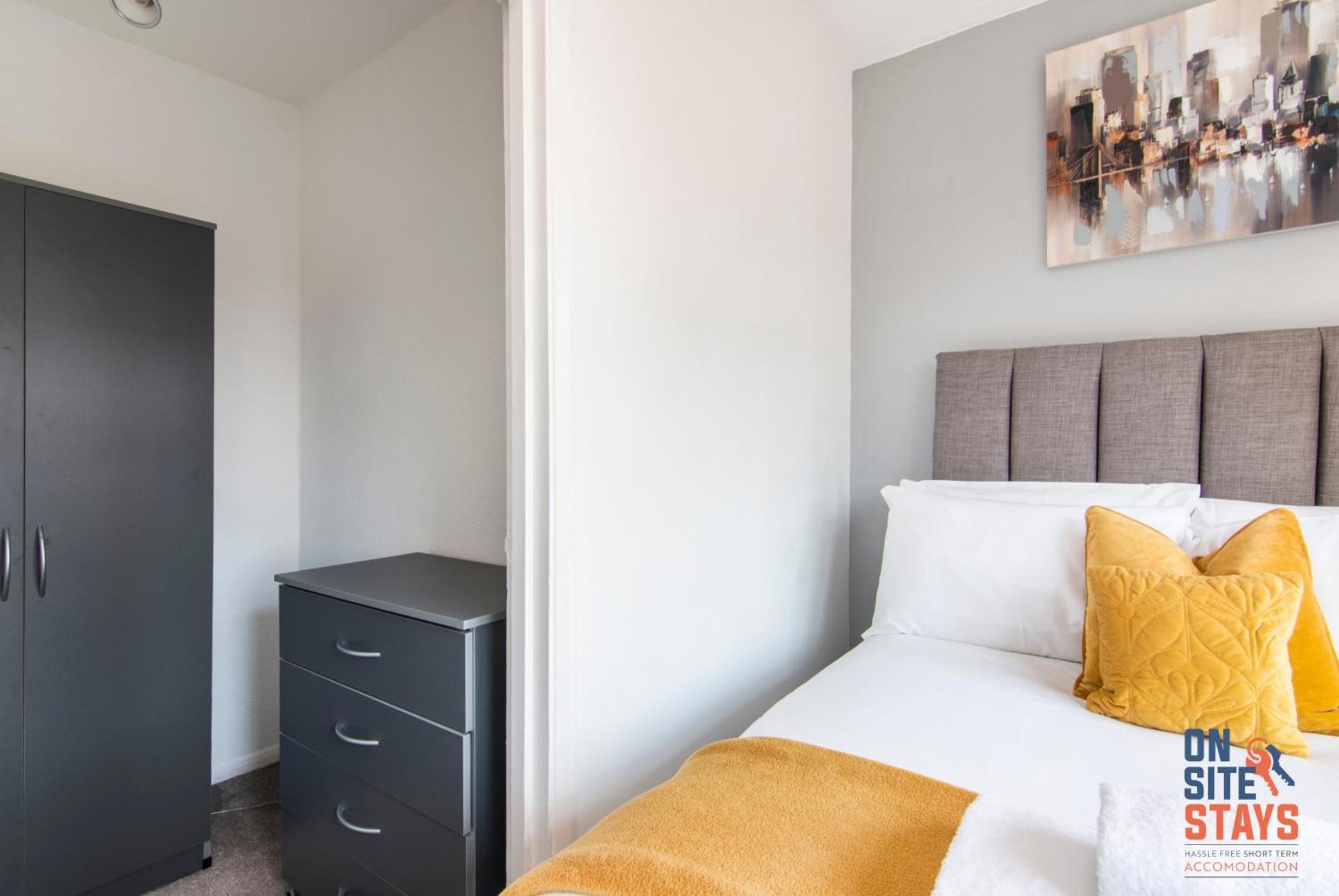 Onsitestays - Cosy 2-Bedroom Apartment With Private Entrance & Long Stay Prices เกรฟเซ็นด์ ภายนอก รูปภาพ
