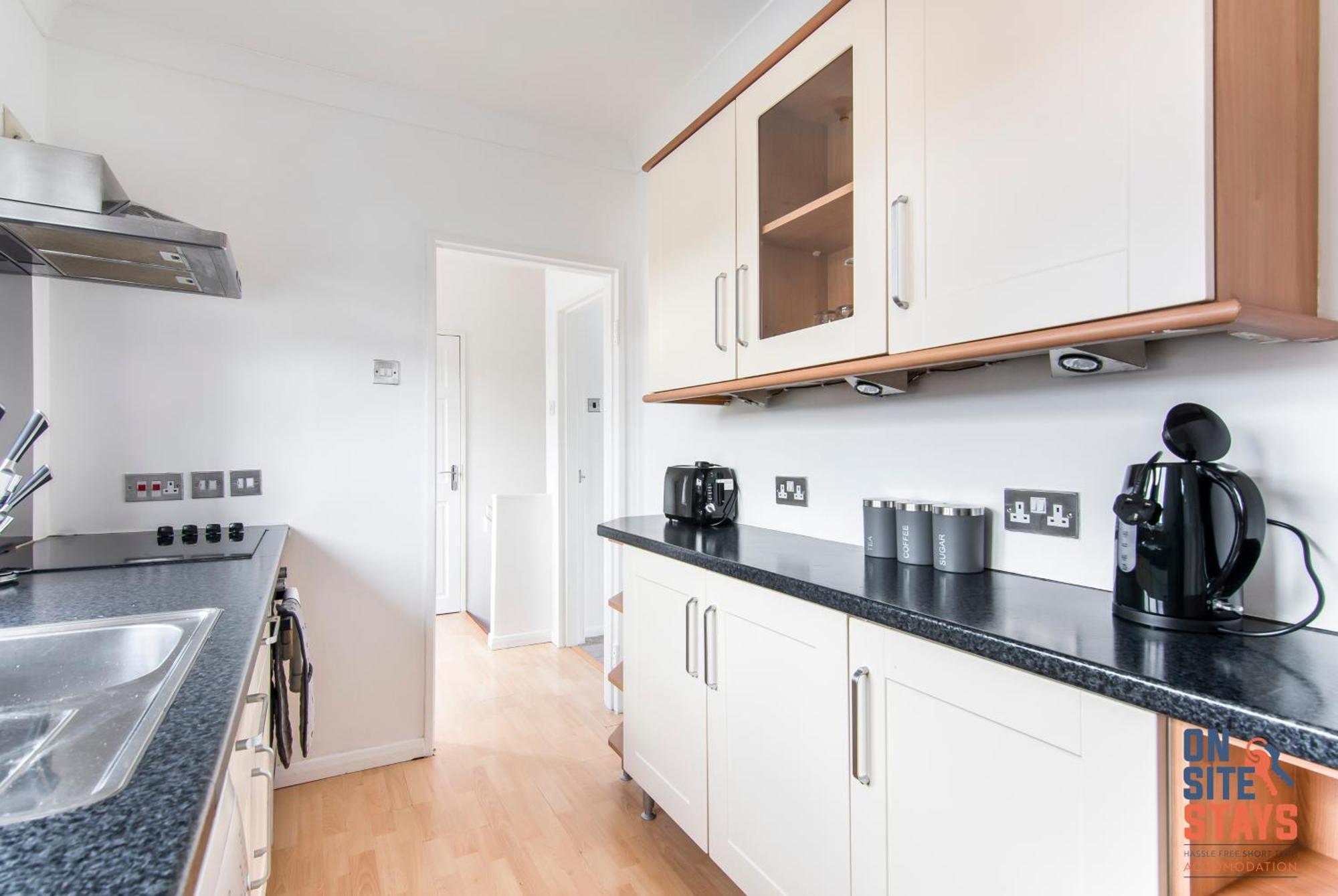 Onsitestays - Cosy 2-Bedroom Apartment With Private Entrance & Long Stay Prices เกรฟเซ็นด์ ภายนอก รูปภาพ